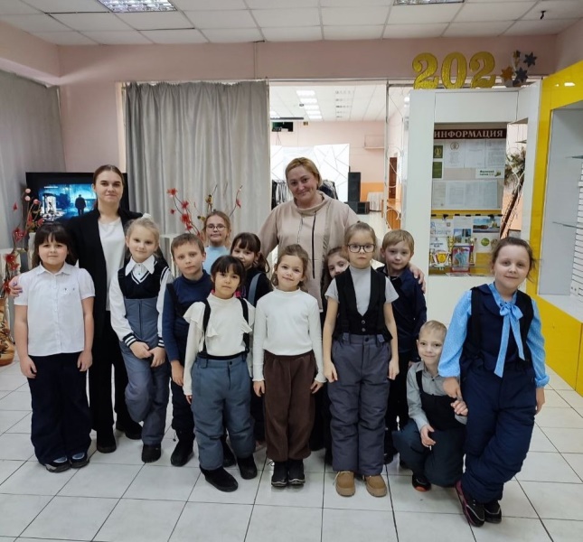 ЭКСКУРСИЯ «ЗАКУЛИСЬЕ» ПО АБАНСКОМУ РДК.