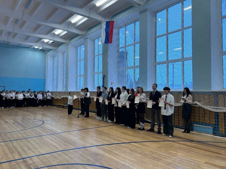 Сегодня на традиционной линейке была открыта новая учебная неделя!.